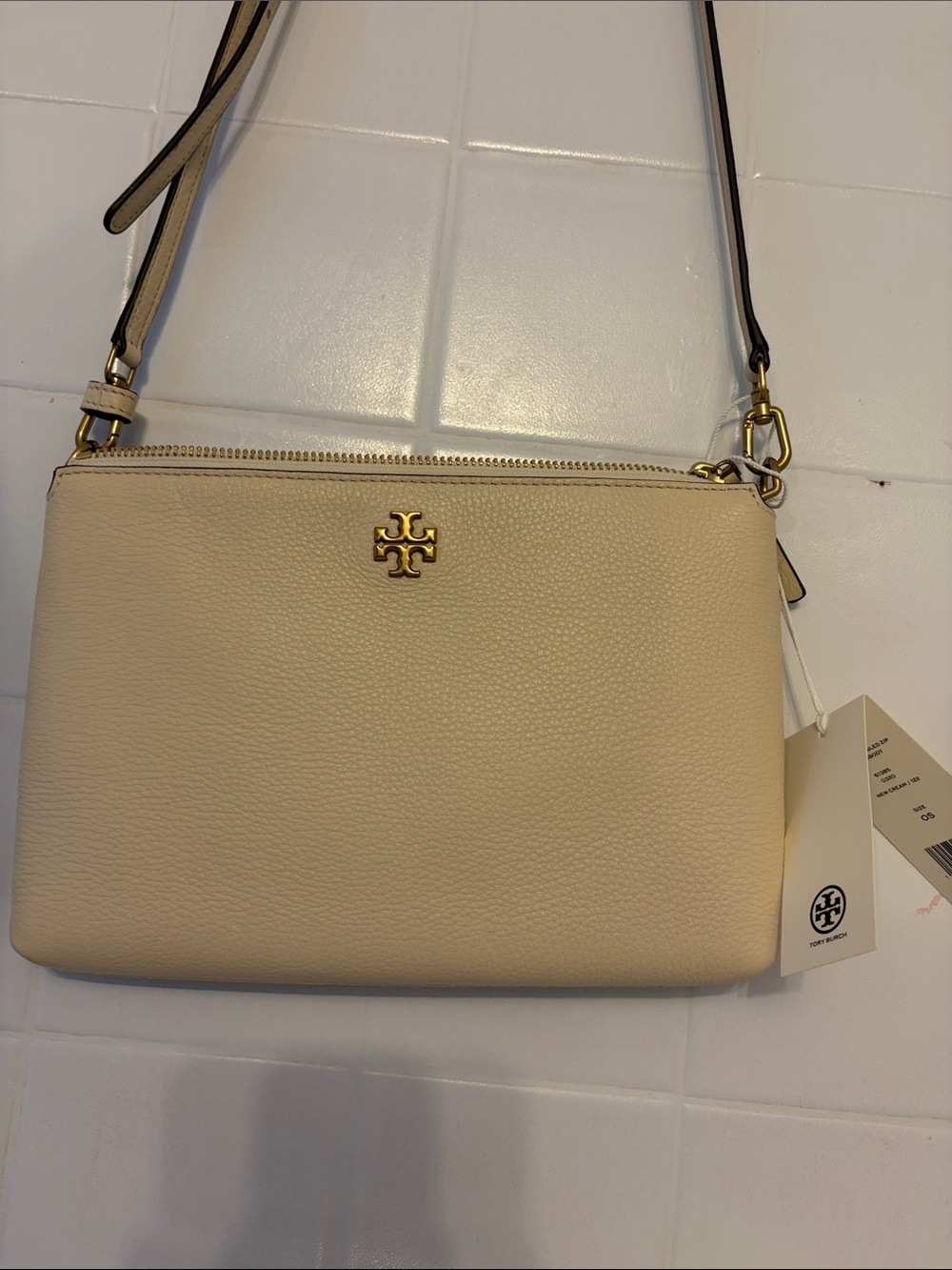 Tory Burch Beige Pebbled Leather Crossbody with Gold Logo - Picture 4 of 7